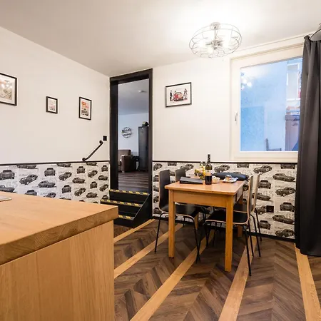 Boutique By K A M E L U 招待所 3*