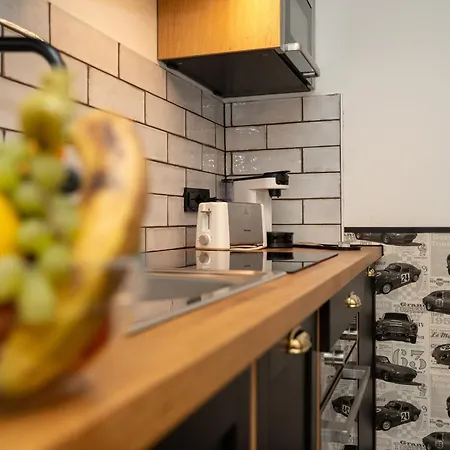 招待所 Boutique By K A M E L U