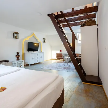 招待所 Boutique By K A M E L U 3*