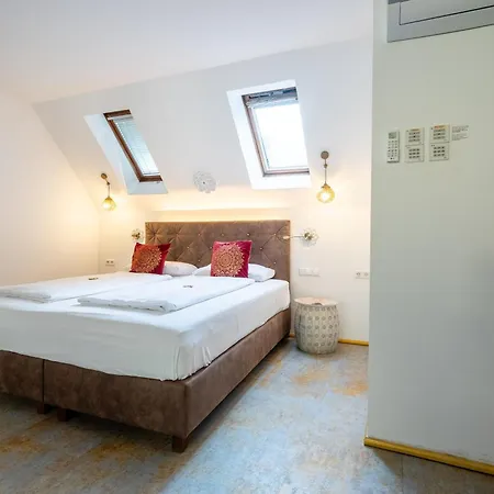 Boutique By K A M E L U 3*