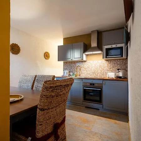 Boutique By K A M E L U 招待所 3*