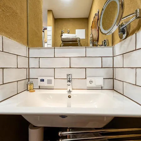 Boutique By K A M E L U